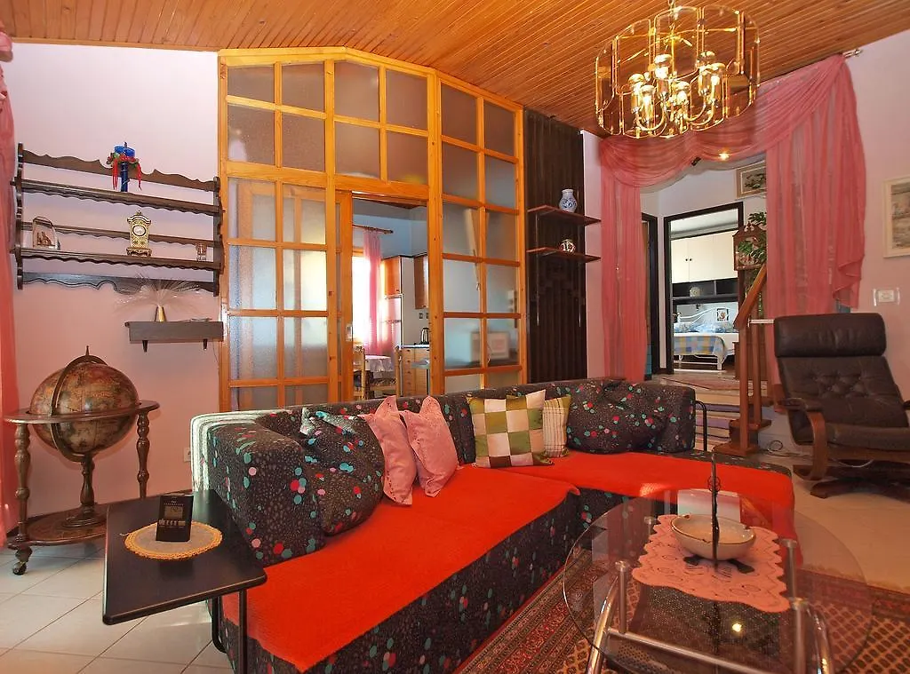 House Silvana 1461 بولا