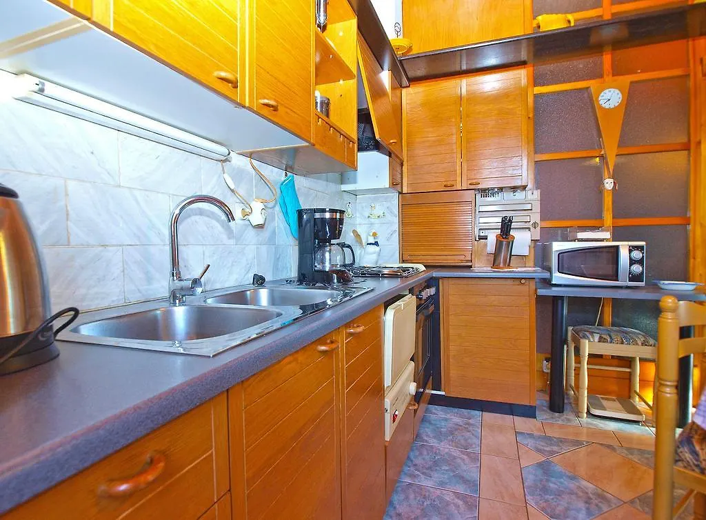 House Silvana 1461 بولا