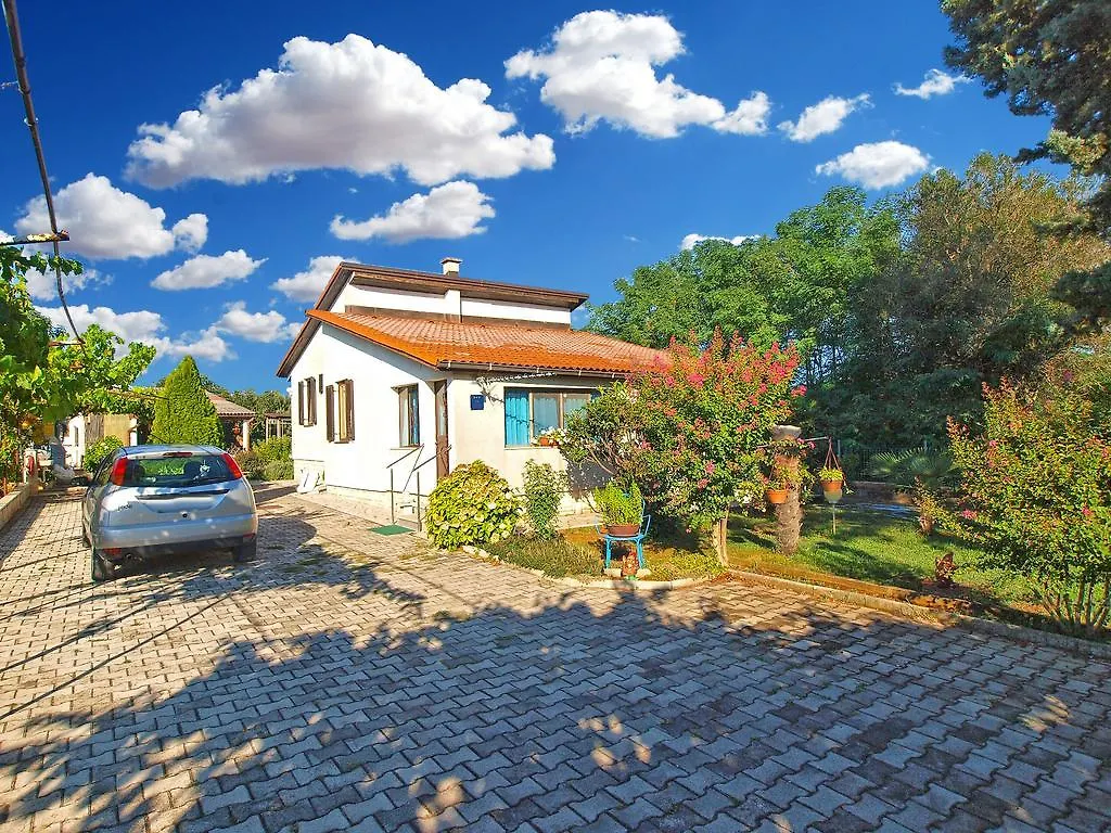 House Silvana 1461 بولا