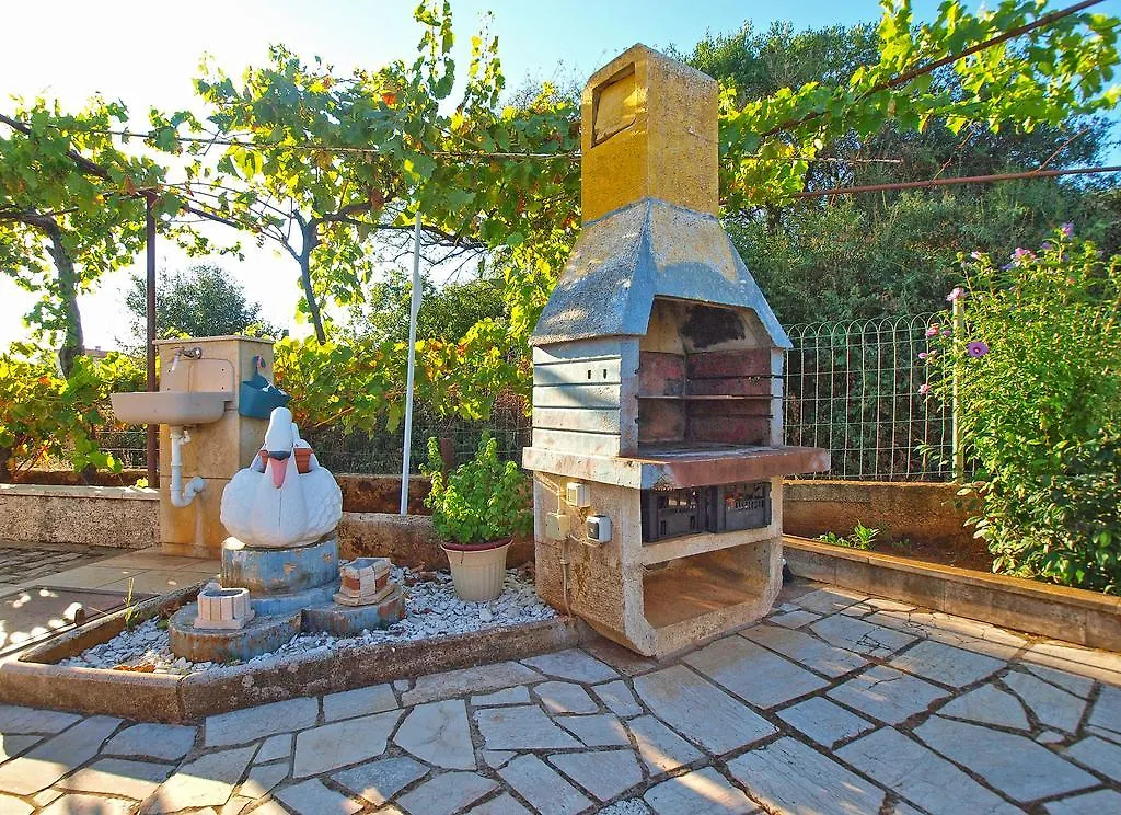 House Silvana 1461 بولا كرواتيا